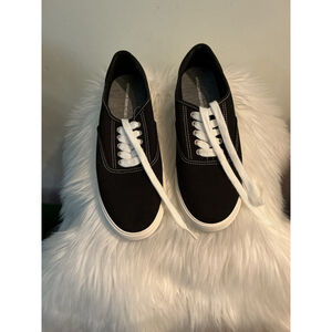 Amazon Essentials Black Canvas Lace-Up Sneakers Women’s Size 10